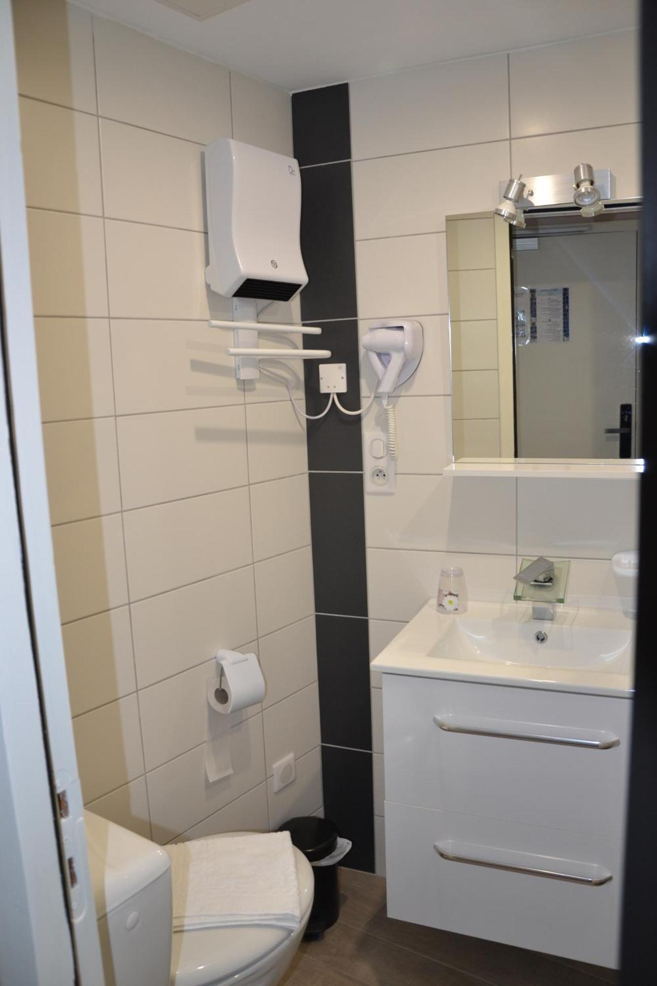 Hotel La Couronne Marmande Exteriör bild
